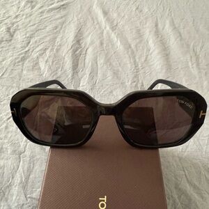 Tom Ford Dark Frame Sunglasses